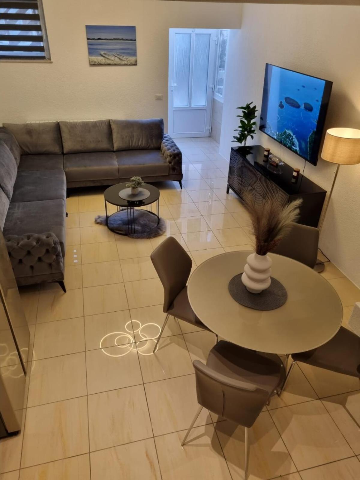 Apartman Blazenka ドラスニセ エクステリア 写真